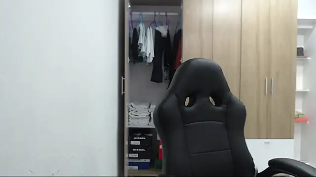 RoxanaLove9 online show from February 2026 08:27:02 PM