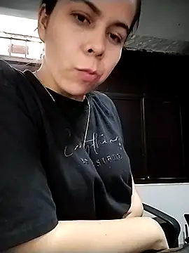 Snapshot of Lucianaferro_ chatting on October 2025 03:02:01 PM Lucianaferro online show from October 2025 03:02:01 PM