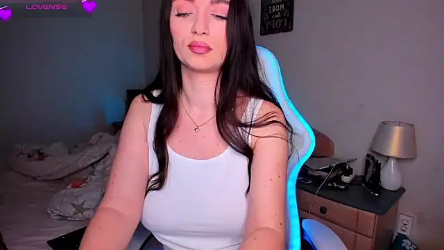 AdellaLoveX online show from November 2025 06:24:02 AM