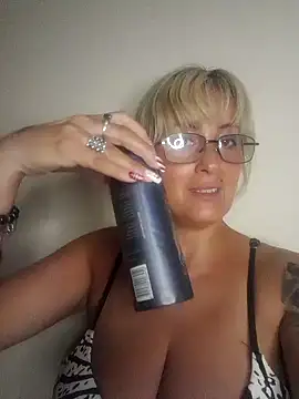 Snapshot of DesireSatler chatting on December 2024 03:31:02 AM DesireSatler online show from December 2024 03:31:02 AM