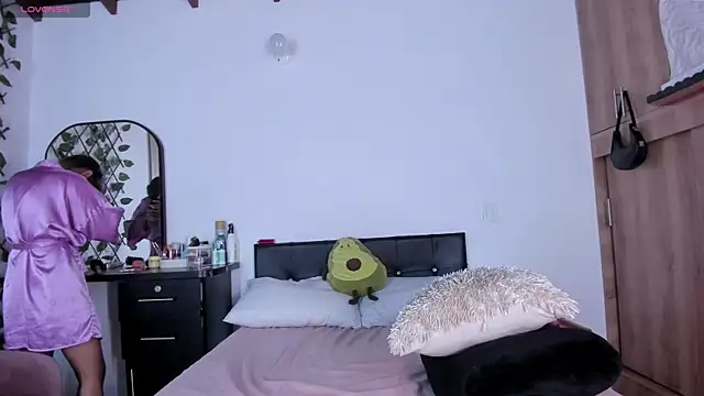 medussa13  online show from April 2026 12:09:02 PM