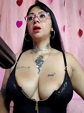 Snapshot of Saloome- chatting on February 2025 01:44:01 PM Saloome- online show from February 2025 01:44:01 PM