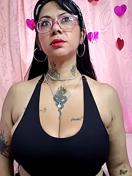 Snapshot of Saloome- chatting on February 2025 02:04:02 PM Saloome- online show from February 2025 02:04:02 PM
