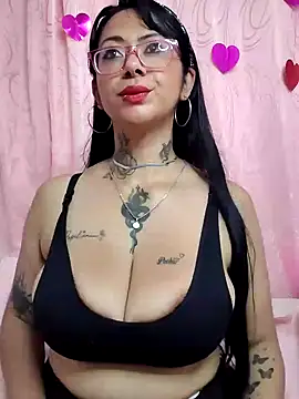 Snapshot of Saloome- chatting on February 2025 05:10:02 PM Saloome- online show from February 2025 05:10:02 PM