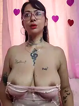 Snapshot of Saloome- chatting on February 2025 04:48:02 PM Saloome- online show from February 2025 04:48:02 PM