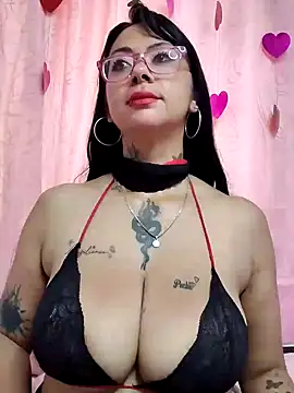 Snapshot of Saloome- chatting on February 2025 05:07:02 PM Saloome- online show from February 2025 05:07:02 PM