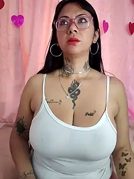 Snapshot of Saloome- chatting on February 2025 02:00:01 PM Saloome- online show from February 2025 02:00:01 PM
