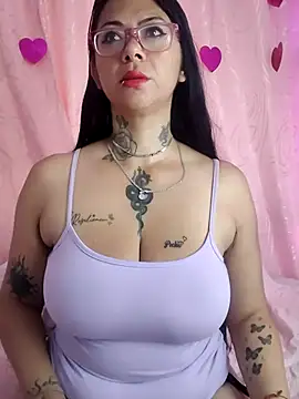 Snapshot of Saloome- chatting on March 2025 01:39:01 PM Saloome- online show from March 2025 01:39:01 PM