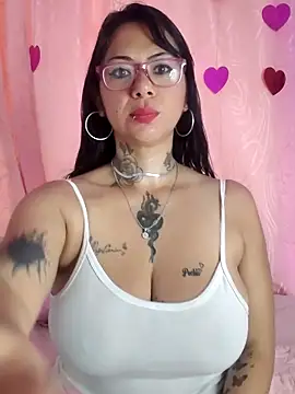 Snapshot of Saloome- chatting on March 2025 01:29:01 PM Saloome- online show from March 2025 01:29:01 PM