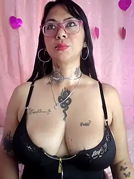 Snapshot of Saloome- chatting on March 2025 01:46:02 PM Saloome- online show from March 2025 01:46:02 PM