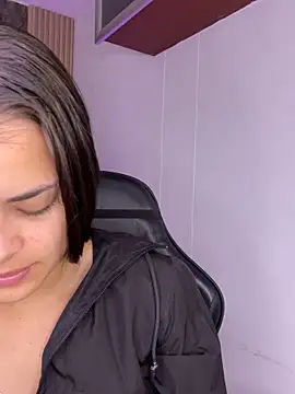 HannaRhodes online show from October 2025 02:10:01 PM