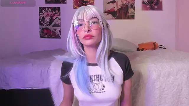 Luna-Chann online show from November 2025 08:52:02 PM