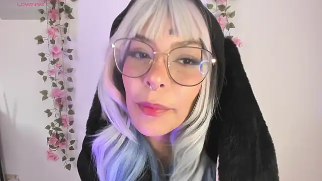 Snapshot of Luna-Chann chatting on June 2026 08:00:02 PM Luna-Chann online show from June 2026 08:00:02 PM