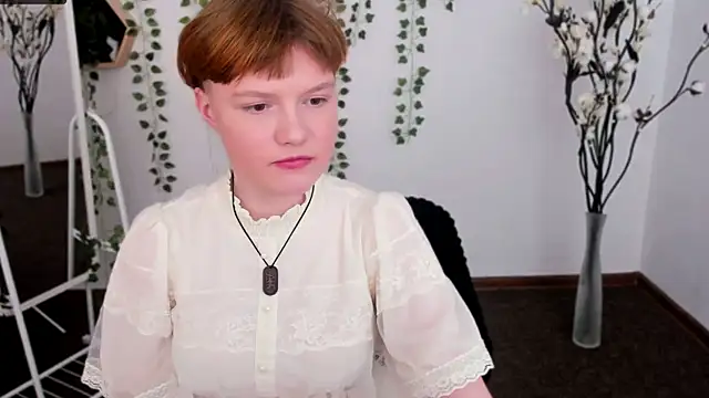 Snapshot of DreamyLuna chatting on January 2025 12:25:01 AM DreamyLuna online show from January 2025 12:25:01 AM