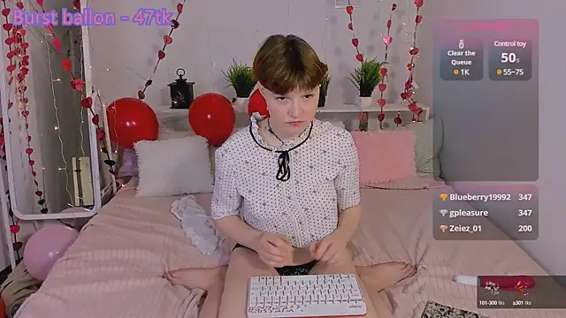 Snapshot of DreamyLuna chatting on January 2025 08:57:02 AM DreamyLuna online show from January 2025 08:57:02 AM