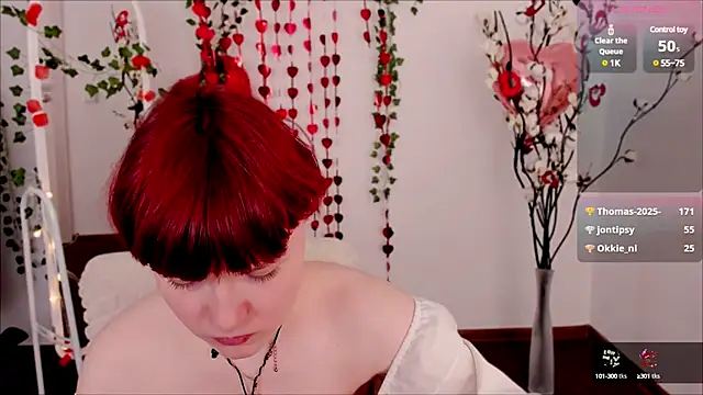 Snapshot of DreamyLuna chatting on February 2025 03:18:02 AM DreamyLuna online show from February 2025 03:18:02 AM