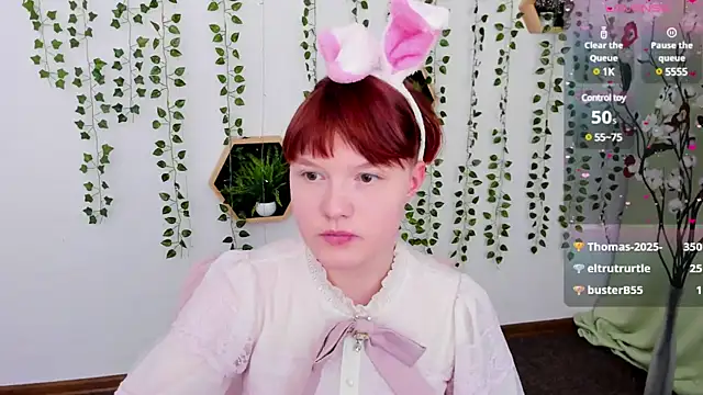 Snapshot of DreamyLuna chatting on March 2025 12:18:02 AM DreamyLuna online show from March 2025 12:18:02 AM