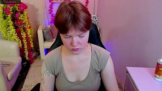 Snapshot of DreamyLuna chatting on September 2025 08:42:01 PM DreamyLuna online show from September 2025 08:42:01 PM