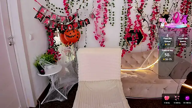 DreamyLuna online show from October 2025 08:31:01 PM