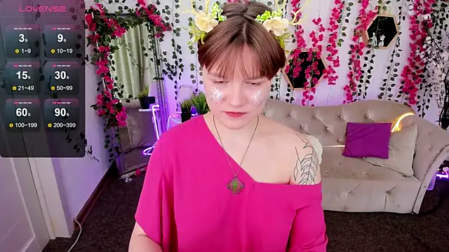 DreamyLuna online show from December 2025 08:26:01 PM