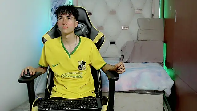 johnny cagee online show from October 2025 05:30:02 AM