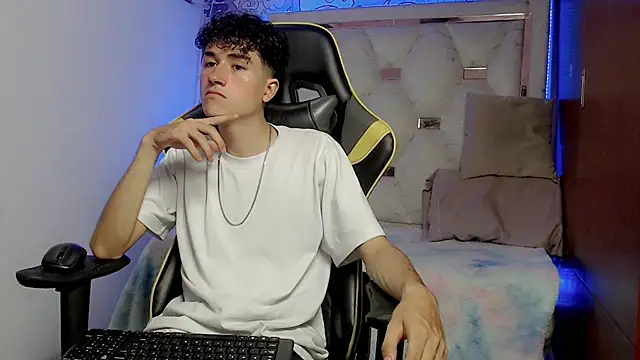 johnny cagee online show from November 2025 04:55:01 AM