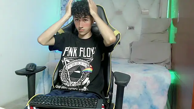 johnny cagee online show from November 2025 06:01:02 AM