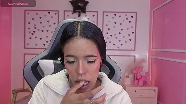 stephania t online show from November 2025 12:45:02 PM