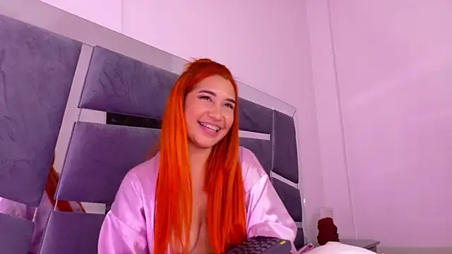 Snapshot of Alba_Grey chatting on December 2024 04:09:02 AM Alba Grey online show from December 2024 04:09:02 AM