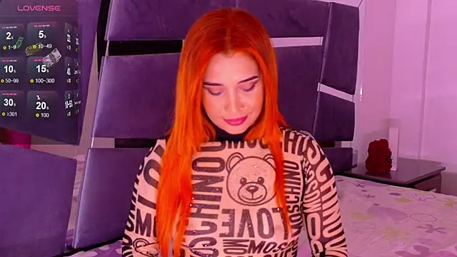 Snapshot of Alba_Grey chatting on December 2024 09:28:02 PM Alba Grey online show from December 2024 09:28:02 PM