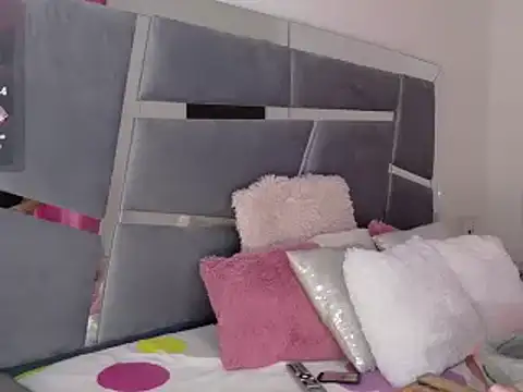 Snapshot of Alba_Grey chatting on January 2025 09:32:02 PM Alba Grey online show from January 2025 09:32:02 PM