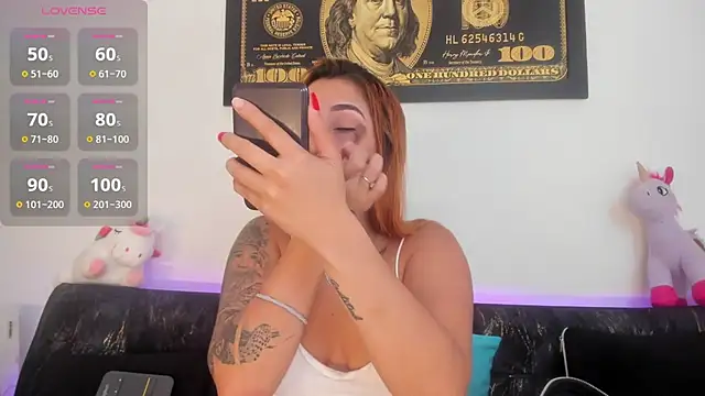 Snapshot of Alba_Grey chatting on October 2025 09:01:01 PM Alba Grey online show from October 2025 09:01:01 PM