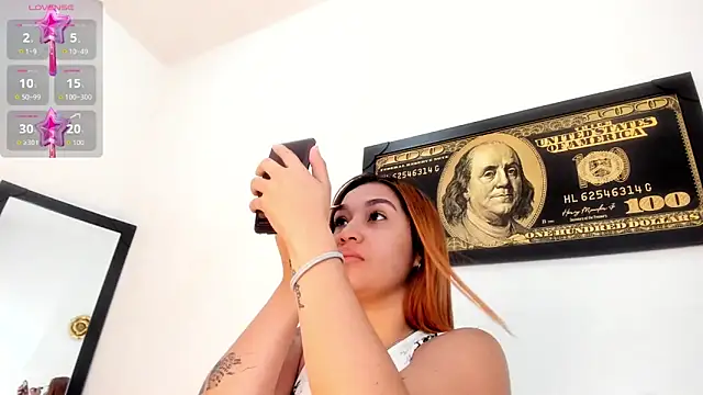 Snapshot of Alba_Grey chatting on October 2025 03:21:02 PM Alba Grey online show from October 2025 03:21:02 PM