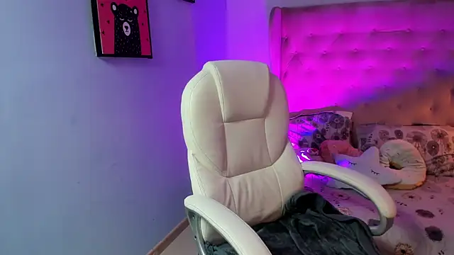  Sophie  miller online show from November 2025 08:20:02 PM