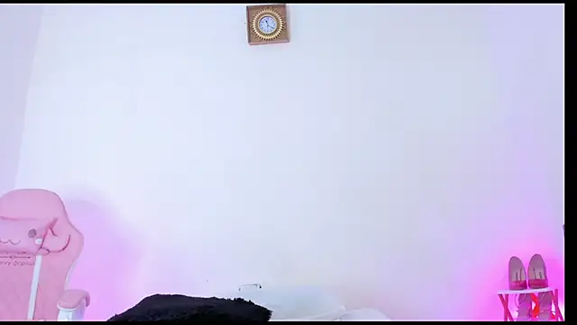 Pammela Smith online show from March 2025 04:19:01 AM