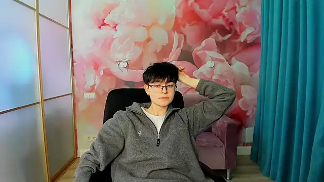 Snapshot of EmiliaYours chatting on December 2024 07:36:01 AM EmiliaYours online show from December 2024 07:36:01 AM