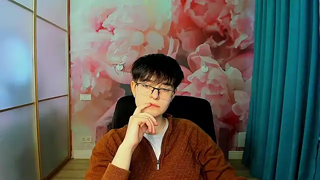 Snapshot of EmiliaYours chatting on December 2024 06:59:02 AM EmiliaYours online show from December 2024 06:59:02 AM