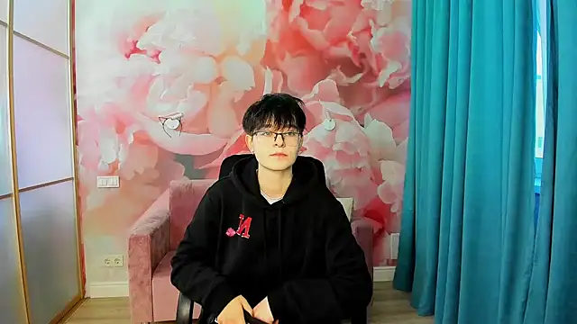 Snapshot of EmiliaYours chatting on December 2024 12:16:02 PM EmiliaYours online show from December 2024 12:16:02 PM