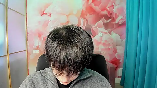 Snapshot of EmiliaYours chatting on December 2024 06:43:02 AM EmiliaYours online show from December 2024 06:43:02 AM