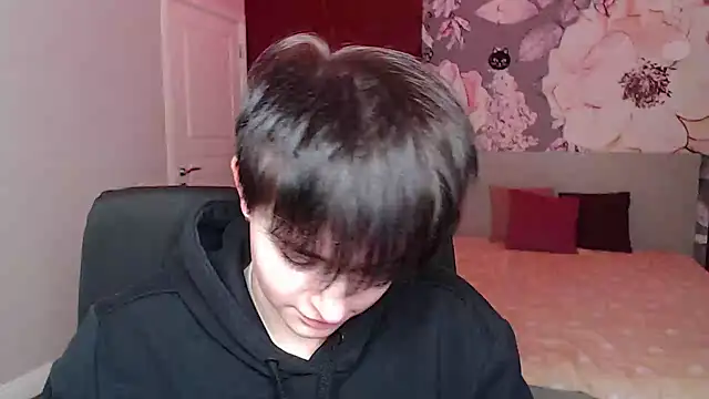 Snapshot of EmiliaYours chatting on December 2024 06:40:01 AM EmiliaYours online show from December 2024 06:40:01 AM