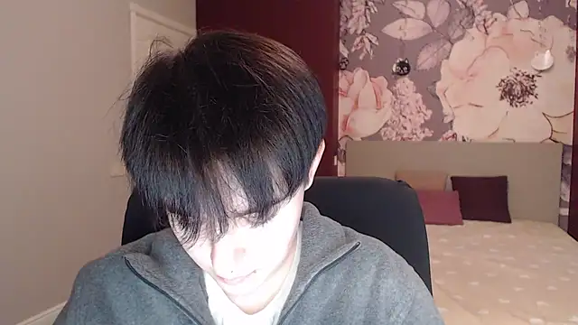 Snapshot of EmiliaYours chatting on December 2024 06:56:02 AM EmiliaYours online show from December 2024 06:56:02 AM