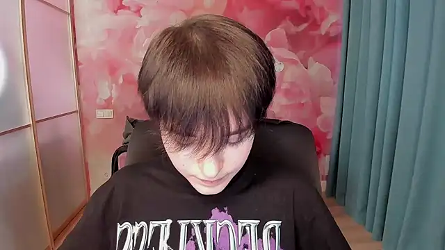 Snapshot of EmiliaYours chatting on December 2024 09:33:02 AM EmiliaYours online show from December 2024 09:33:02 AM