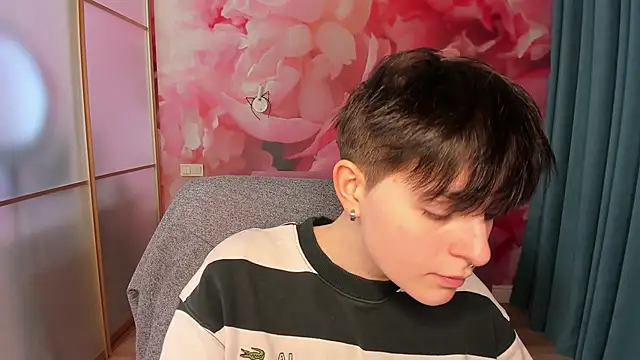 Snapshot of EmiliaYours chatting on December 2024 06:46:02 AM EmiliaYours online show from December 2024 06:46:02 AM