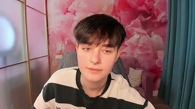 Snapshot of EmiliaYours chatting on December 2024 09:50:02 AM EmiliaYours online show from December 2024 09:50:02 AM