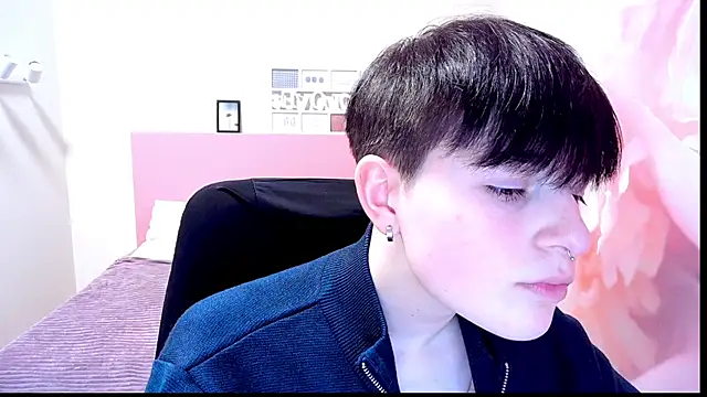 Snapshot of EmiliaYours chatting on December 2024 05:14:01 PM EmiliaYours online show from December 2024 05:14:01 PM