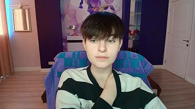 Snapshot of EmiliaYours chatting on January 2025 01:01:01 PM EmiliaYours online show from January 2025 01:01:01 PM