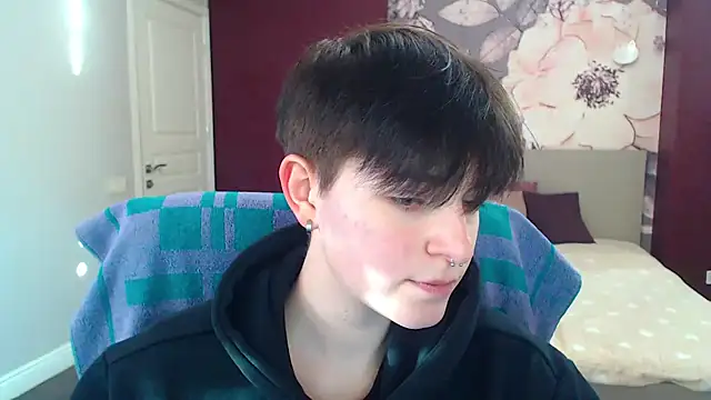 Snapshot of EmiliaYours chatting on January 2025 01:17:01 PM EmiliaYours online show from January 2025 01:17:01 PM