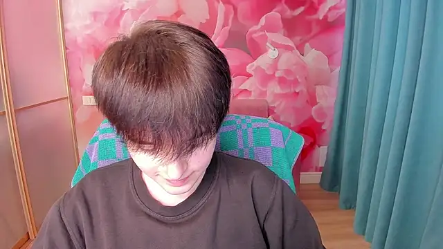 Snapshot of EmiliaYours chatting on January 2025 01:14:01 PM EmiliaYours online show from January 2025 01:14:01 PM