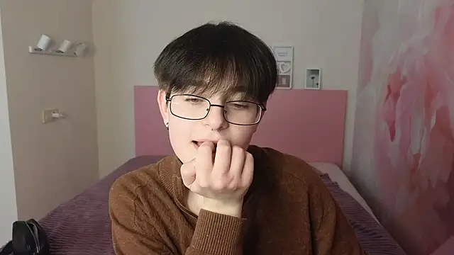 Snapshot of EmiliaYours chatting on January 2025 04:03:01 PM EmiliaYours online show from January 2025 04:03:01 PM