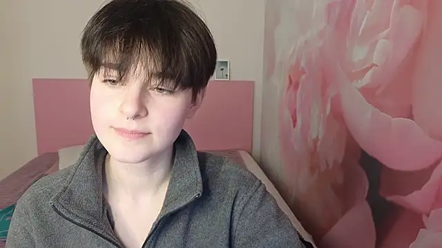 Snapshot of EmiliaYours chatting on February 2025 04:04:01 PM EmiliaYours online show from February 2025 04:04:01 PM